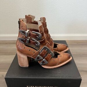 FREEBIRD JUDGE Tan booties